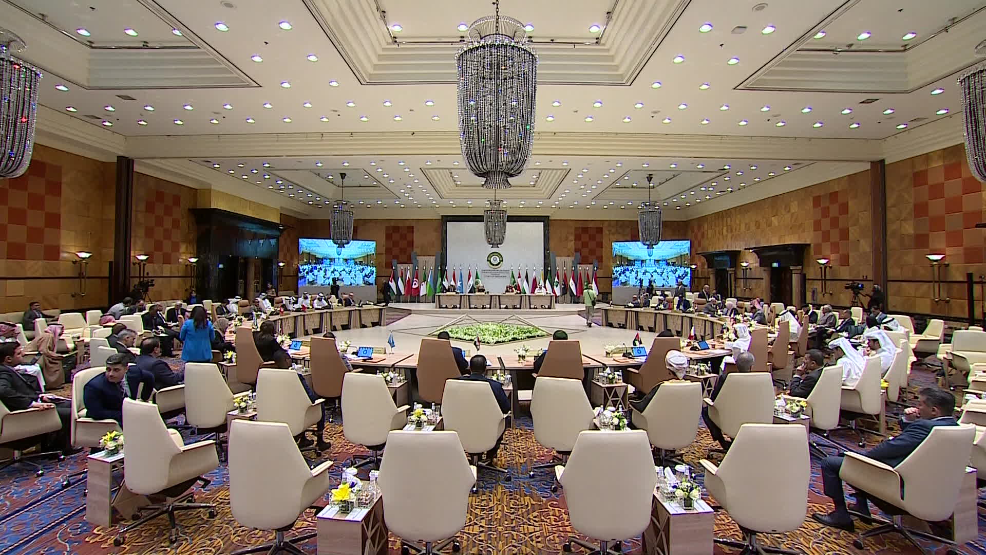 اجتماعات المجلس الاقتصادي والاجتماعي التحضيري لأعمال القمة العربية في جدة - snapshot 2.64
